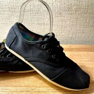 TOMS Cordone Black Canvas — NWT
